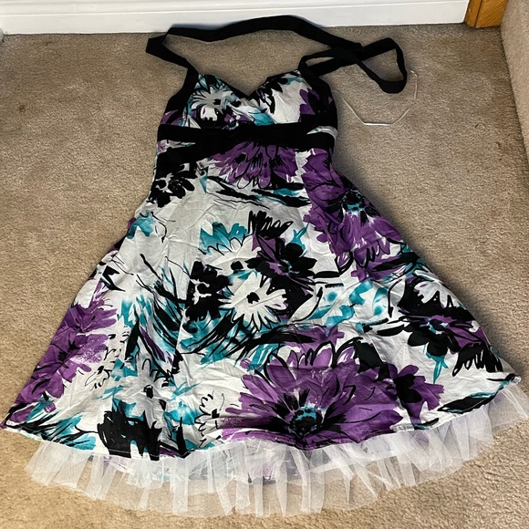 Floral Event Dress - Medium - Picture 1 of 4